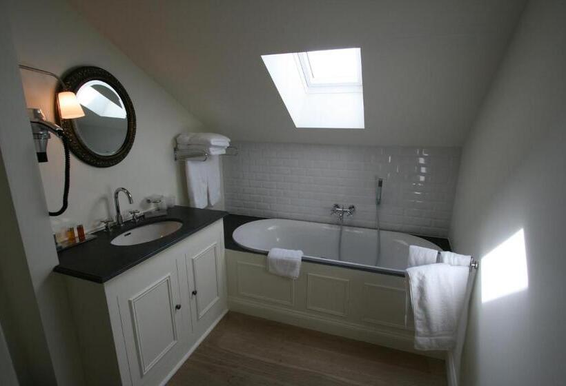 جناح, Château Les Oliviers De Salettes