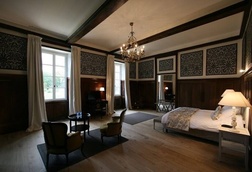 جناح جونيور, Château Les Oliviers De Salettes