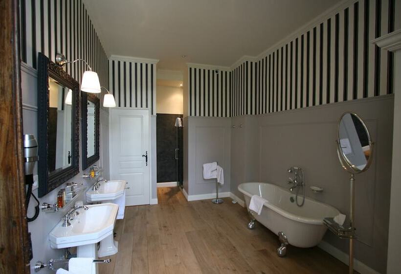 جناح جونيور, Château Les Oliviers De Salettes