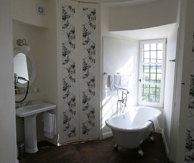 جناح جونيور, Château Les Oliviers De Salettes