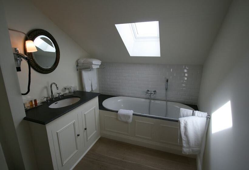 جناح, Château Les Oliviers De Salettes