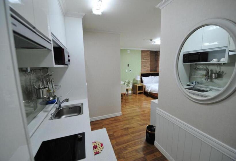 Номер Deluxe, Good Morning Residence  Hue