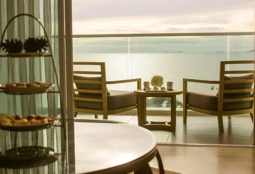 海の見えるエクゼクティブスイート, Mövenpick Siam Hotel Na Jomtien Pattaya