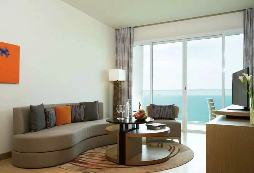 海の見えるエクゼクティブスイート, Mövenpick Siam Hotel Na Jomtien Pattaya