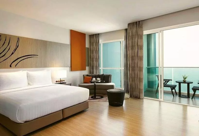 オーシャンビュージュニアスイート, Mövenpick Siam Hotel Na Jomtien Pattaya