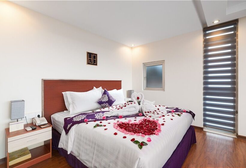 سوییت جونیور, The Hub