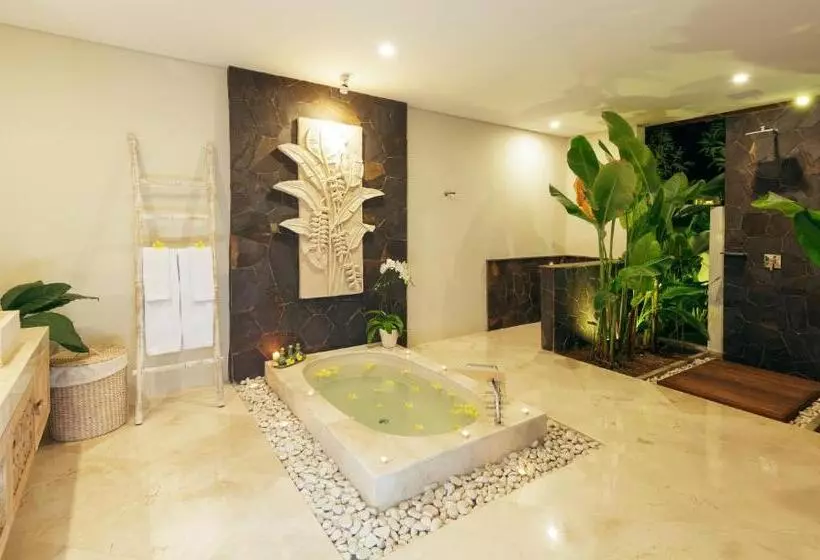 سوئیت 2 خوابه, The Royal Purnama   Adults Only