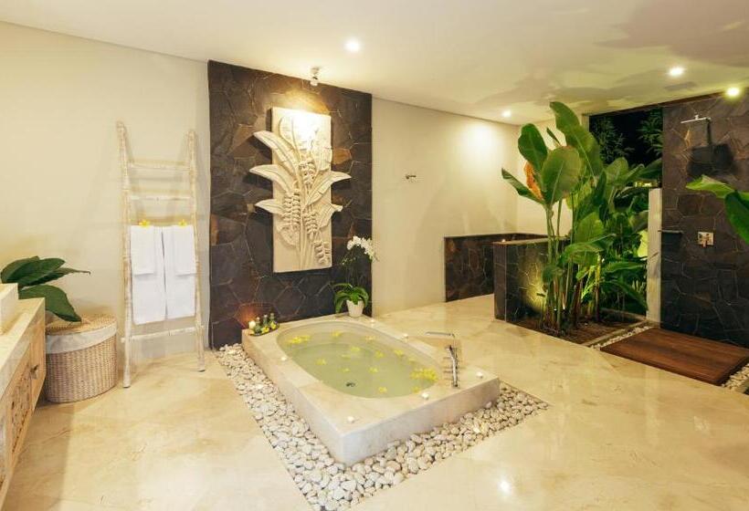 جناح مزود بحمام سباحة, The Royal Purnama   Adults Only