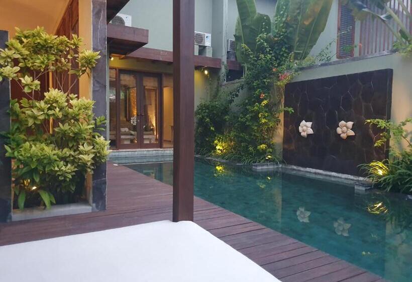 جناح مزود بحمام سباحة, The Royal Purnama   Adults Only