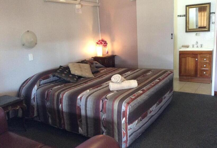 带大床的套房, Kingaroy Country Motel