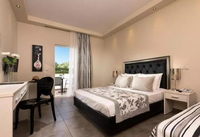 اتاق لوکس, Louloudis Boutique