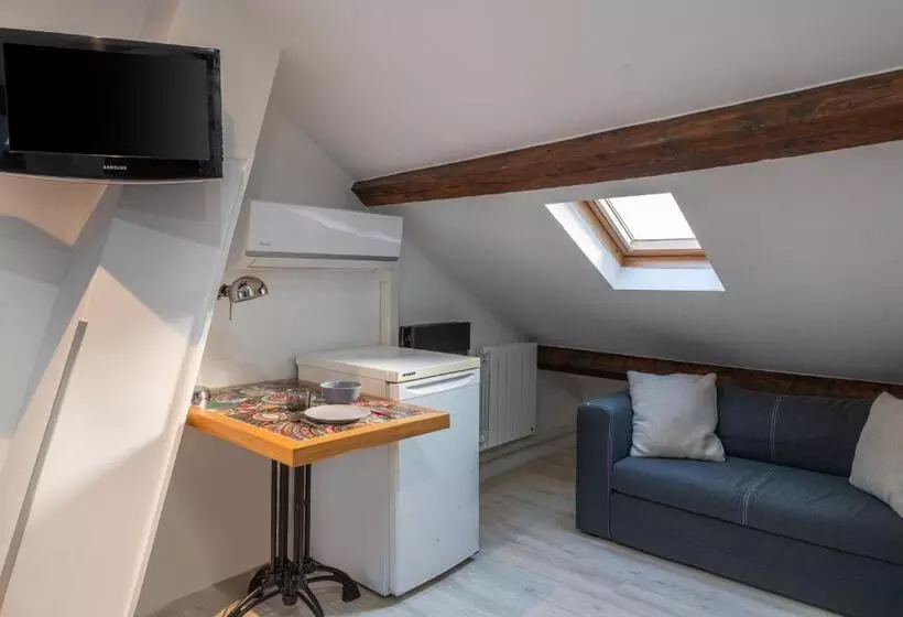 استودیوی استاندارد, Residence Clignancourt