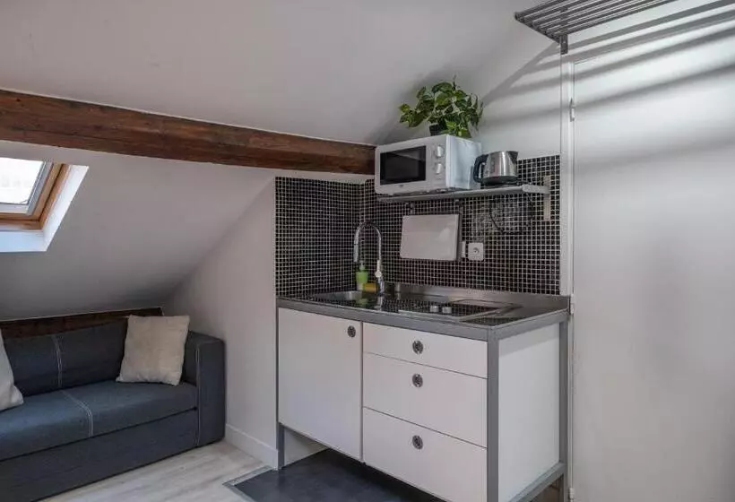 استودیوی استاندارد, Residence Clignancourt