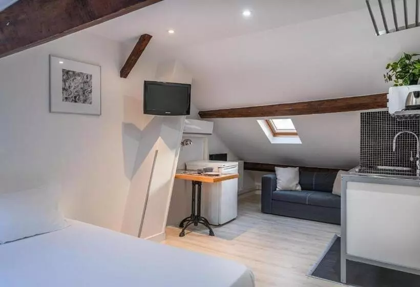 استودیوی استاندارد, Residence Clignancourt