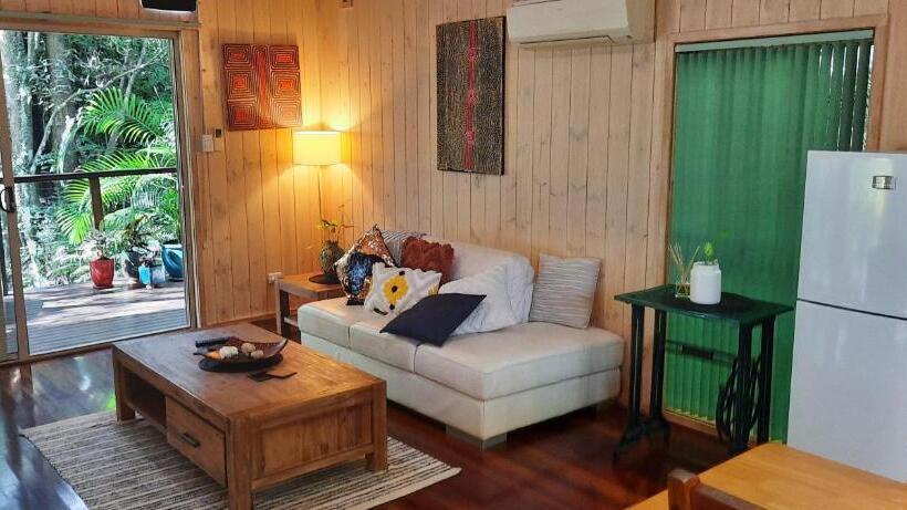 Хижина, Treetops Montville