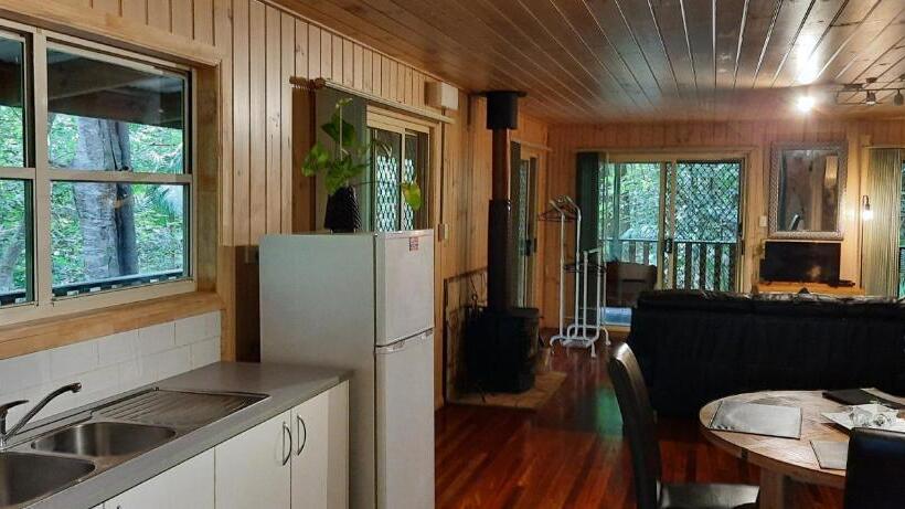 带花园景观的标准洋房, Treetops Montville