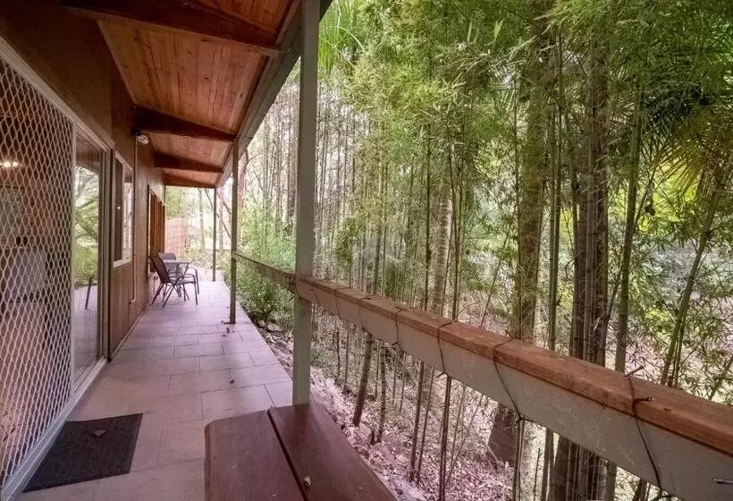 スタンダードバンガロー, Treetops Montville