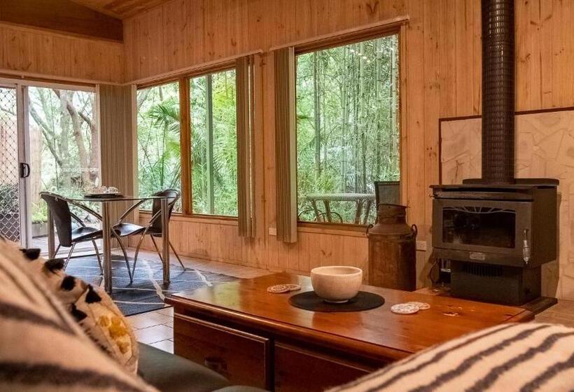 标准平房, Treetops Montville