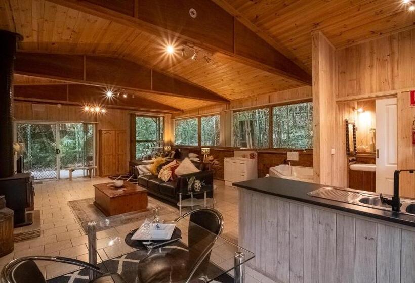 标准平房, Treetops Montville