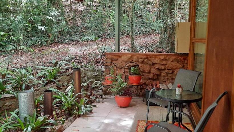 标准平房, Treetops Montville