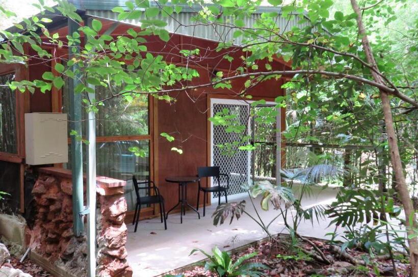 标准平房, Treetops Montville