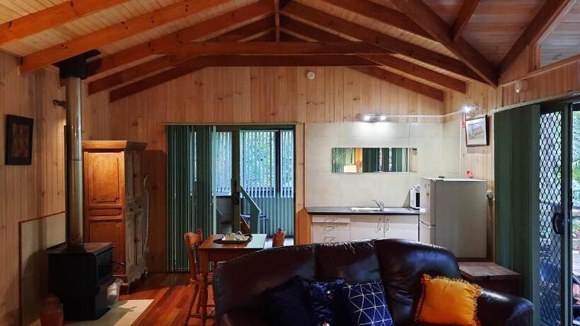 带花园景观的标准工作室, Treetops Montville