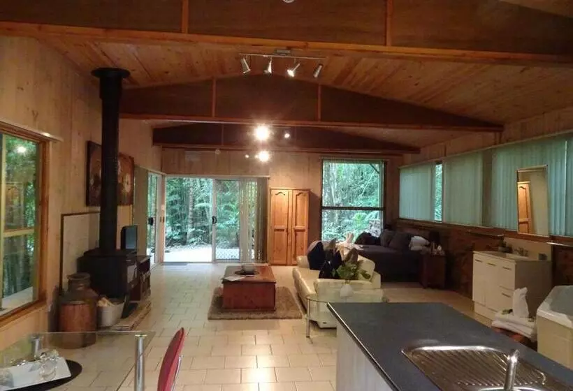 デラックスバンガロー, Treetops Montville