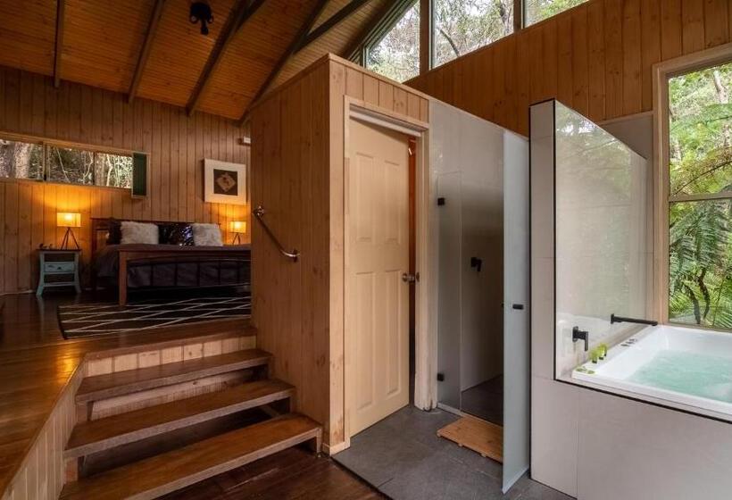 Хижина, Treetops Montville
