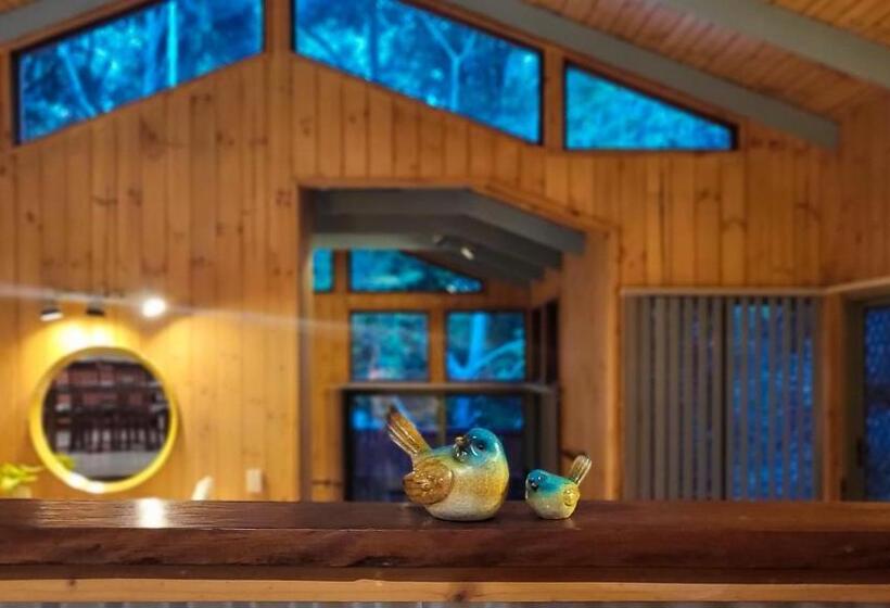 小室, Treetops Montville