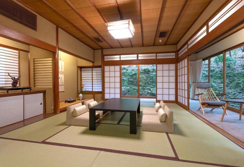 Семейный Номер, Tsukihitei