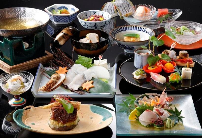 Номер Deluxe, Tsukihitei