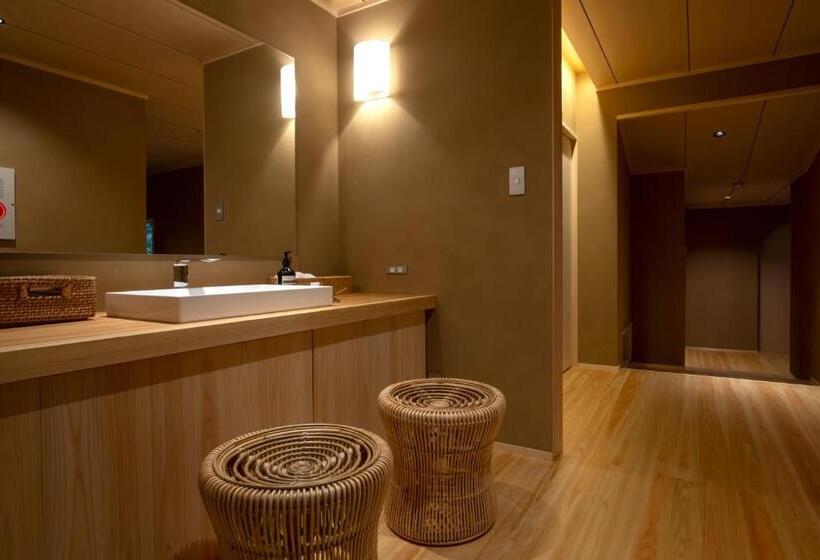 Номер Deluxe, Tsukihitei