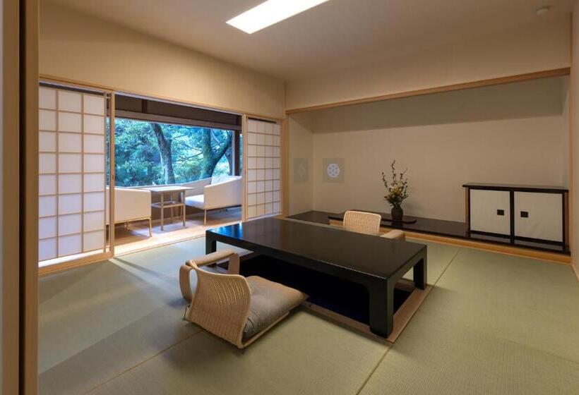 Номер Deluxe, Tsukihitei