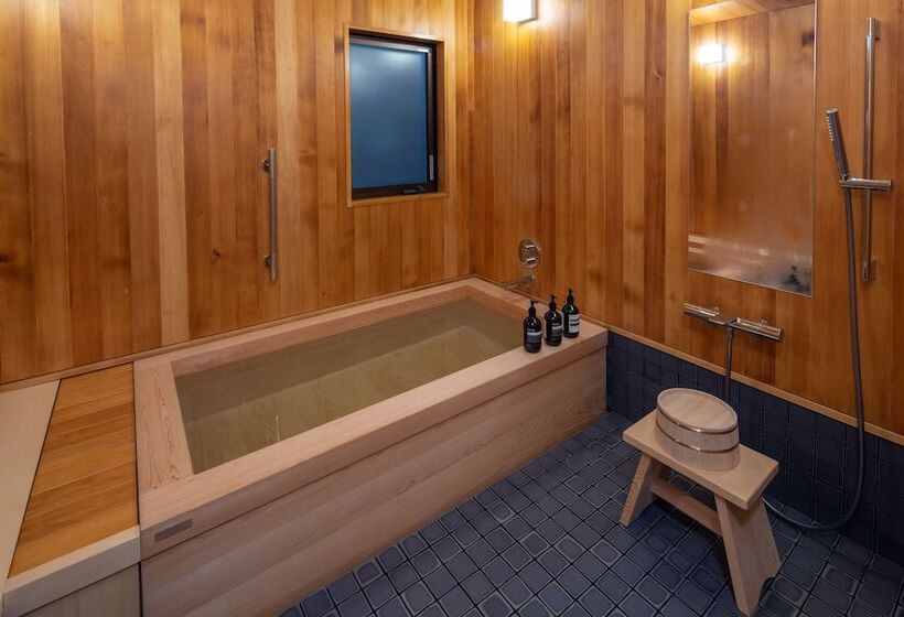 Номер Deluxe, Tsukihitei