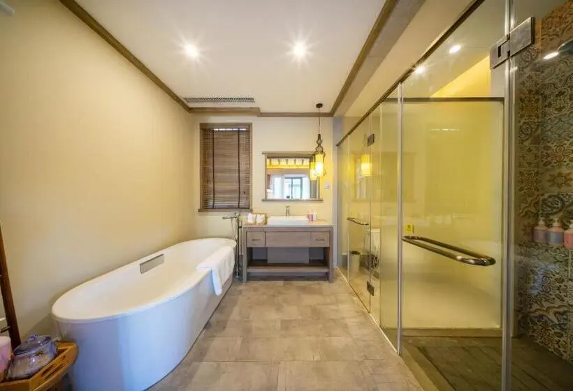 اتاق استاندارد با بالکن, Blossom Hill Yuejingzhuang