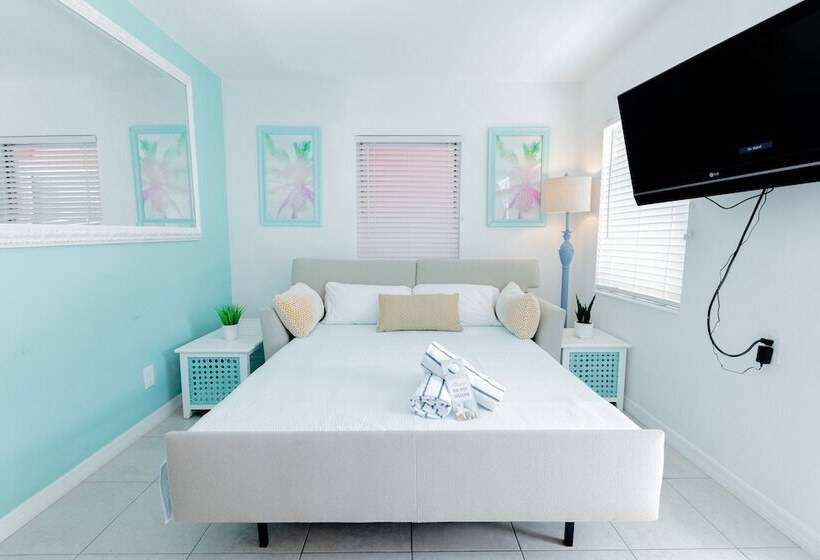 סוויטה, Cabanas Of Treasure Island