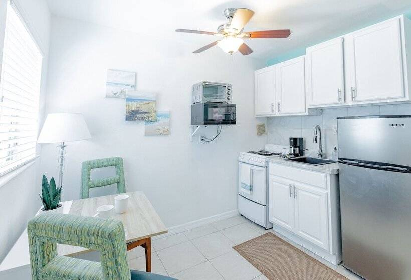 סוויטה, Cabanas Of Treasure Island