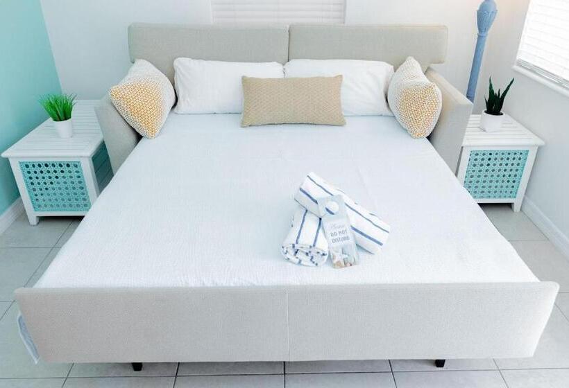 סוויטה, Cabanas Of Treasure Island