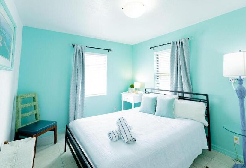 סוויטה, Cabanas Of Treasure Island