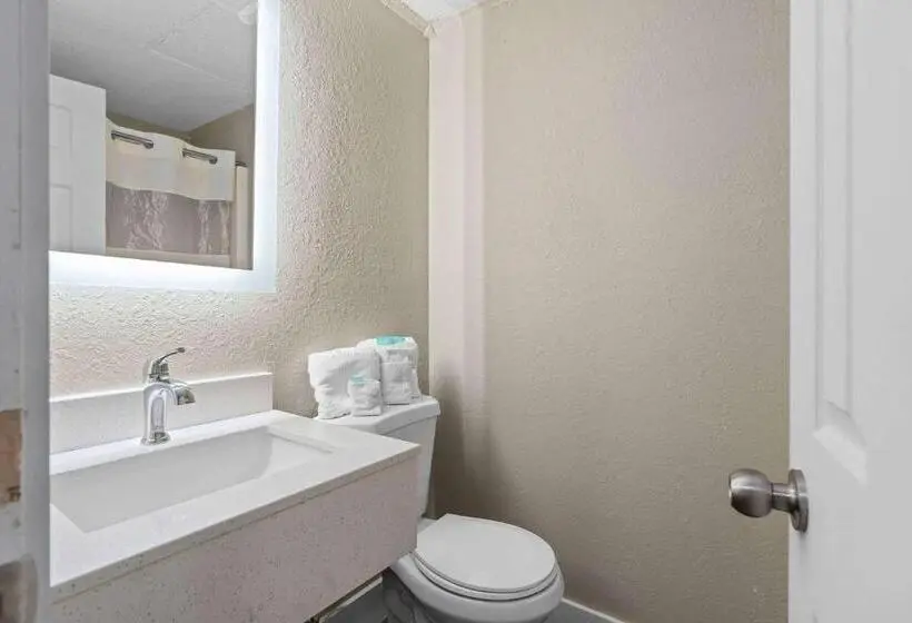 キングサイズベッドのスタンダードルーム, Travelodge By Wyndham Kissimmee/orlando