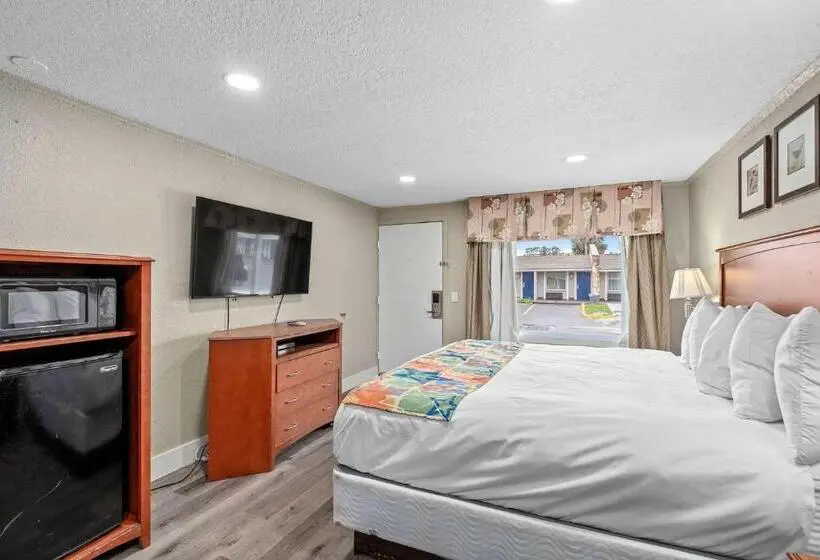 キングサイズベッドのスタンダードルーム, Travelodge By Wyndham Kissimmee/orlando
