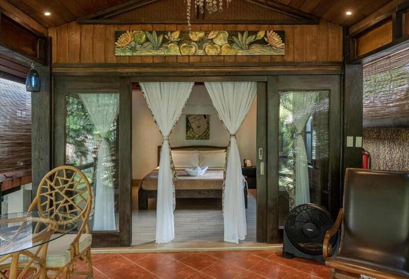 キャビン, Chema S By The Sea