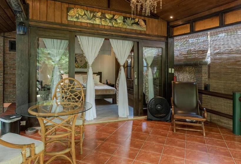 キャビン, Chema S By The Sea