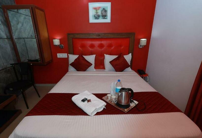 اتاق لوکس, Achus Holidays