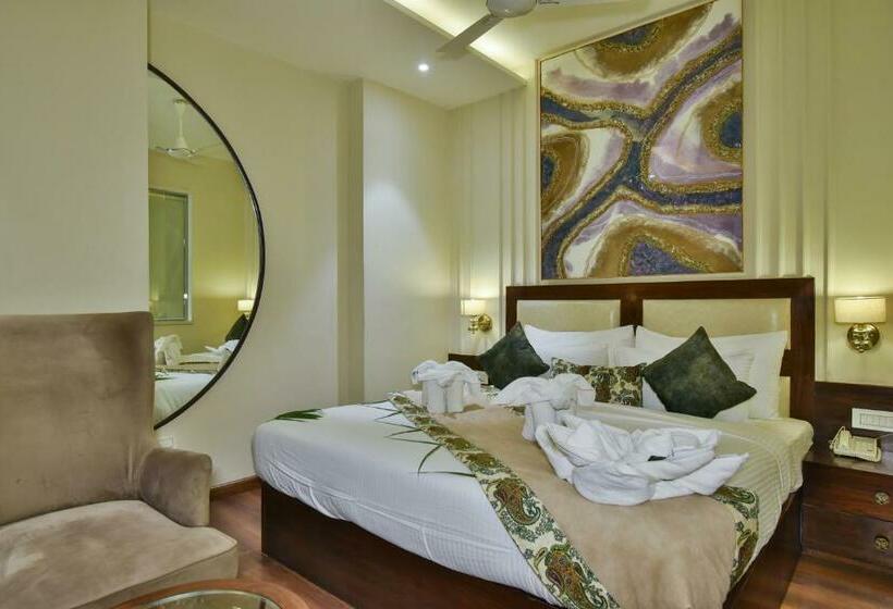 Camera Deluxe, Br Grand With Nimo Club Amritsar 5 Mint From Golden Temple