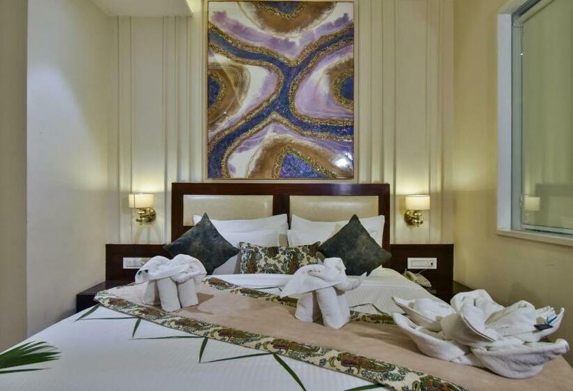 Camera Deluxe, Br Grand With Nimo Club Amritsar 5 Mint From Golden Temple