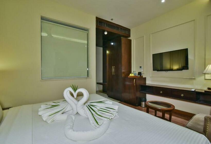 Camera Deluxe, Br Grand With Nimo Club Amritsar 5 Mint From Golden Temple