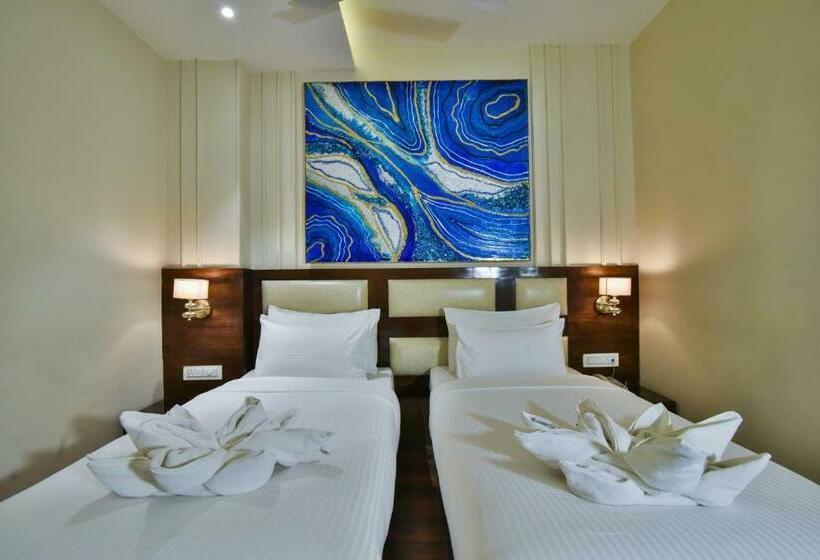 Camera Deluxe, Br Grand With Nimo Club Amritsar 5 Mint From Golden Temple