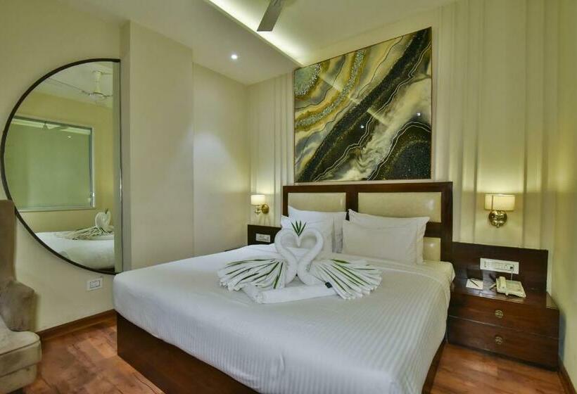 Camera Deluxe, Br Grand With Nimo Club Amritsar 5 Mint From Golden Temple