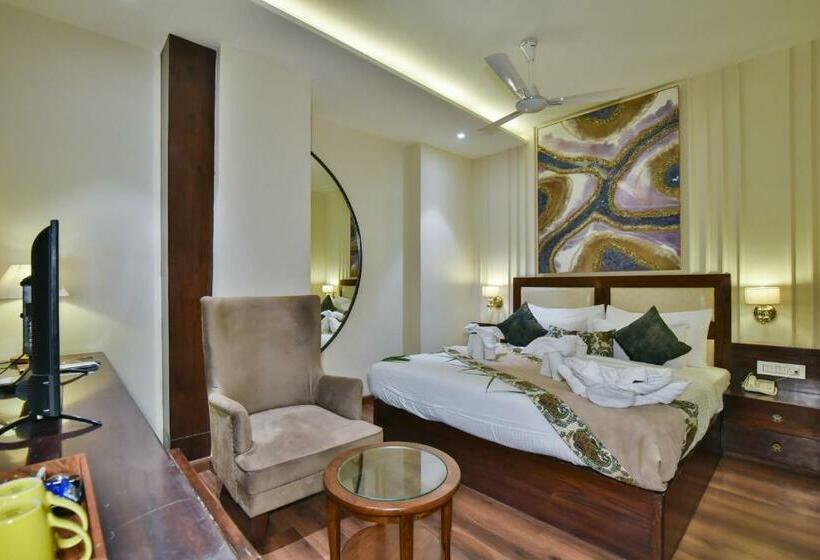 Camera Deluxe, Br Grand With Nimo Club Amritsar 5 Mint From Golden Temple